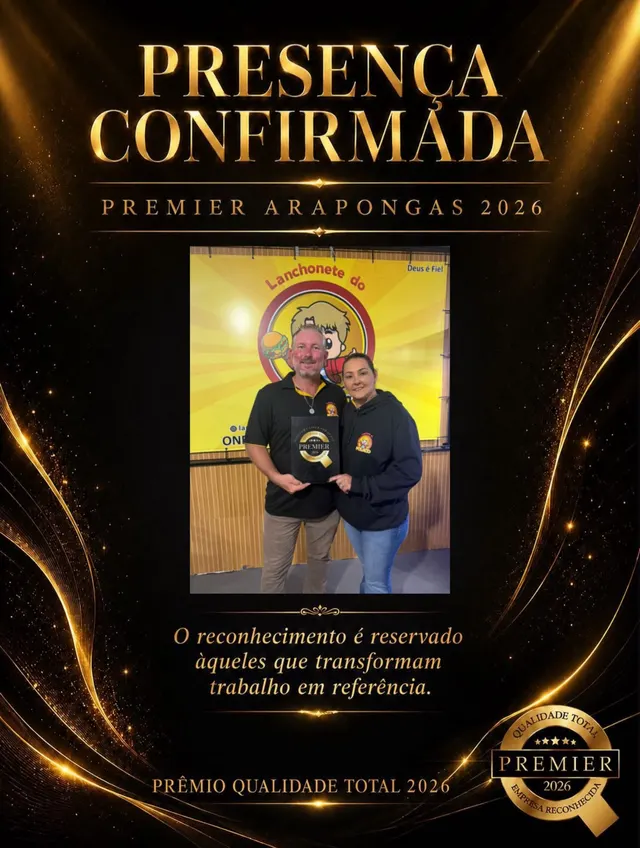 Pôster do Premier Arapongas 2026, Prêmio Qualidade Total: o Polaco e a Josi seguram a placa do prêmio diante do painel da lanchonete
